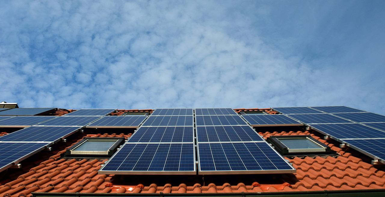 Geothermal energy in Reykjavik and solar panels for Berlin